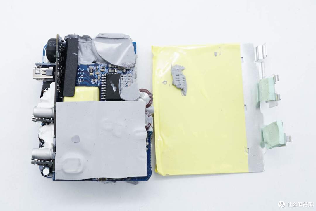 拆解报告:L Lab爱兰博130W 2C1A氮化镓快充充电器