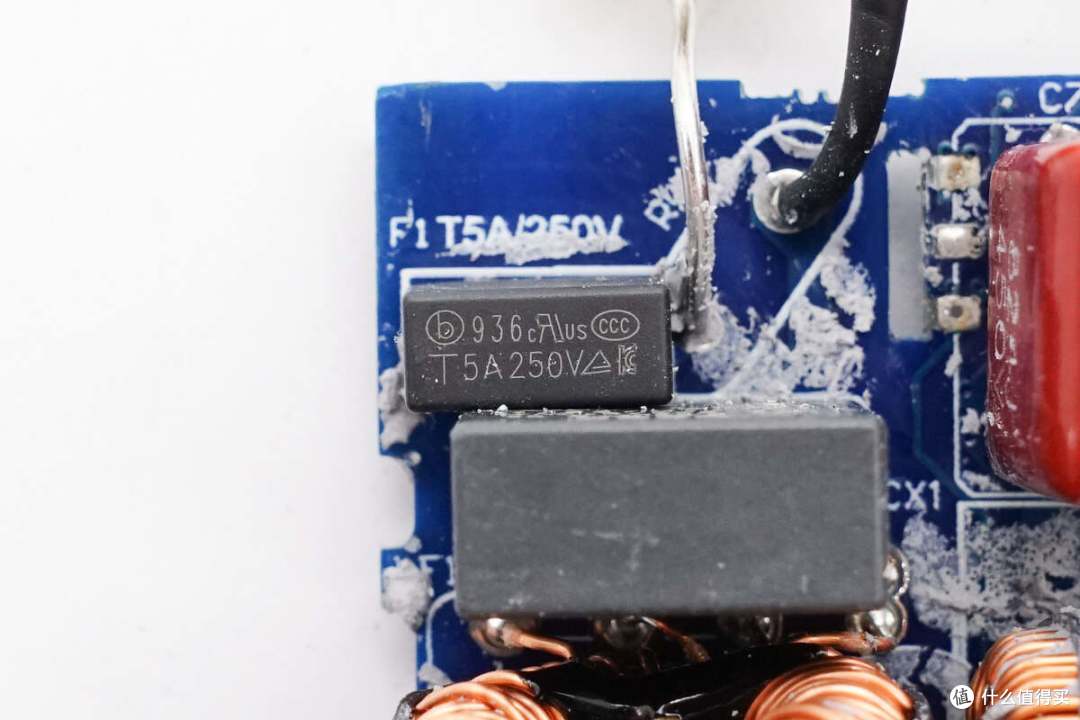 拆解报告:L Lab爱兰博130W 2C1A氮化镓快充充电器