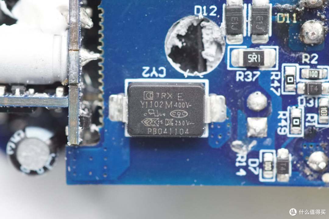 拆解报告:L Lab爱兰博130W 2C1A氮化镓快充充电器