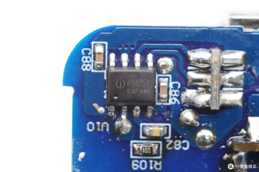 拆解报告:L Lab爱兰博130W 2C1A氮化镓快充充电器
