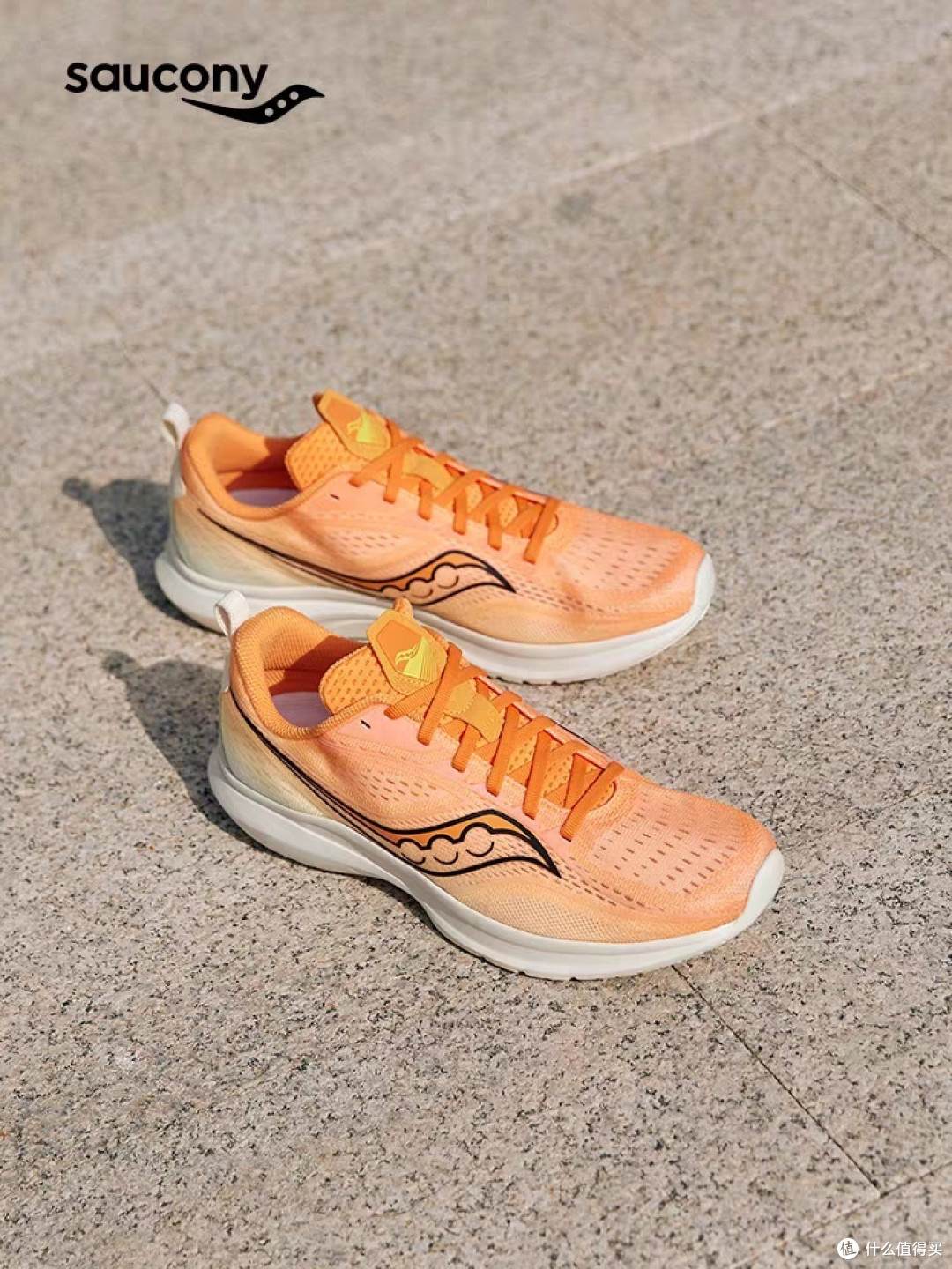 索康尼KINVARA 13跑鞋:轻盈步伐,引领运动风尚