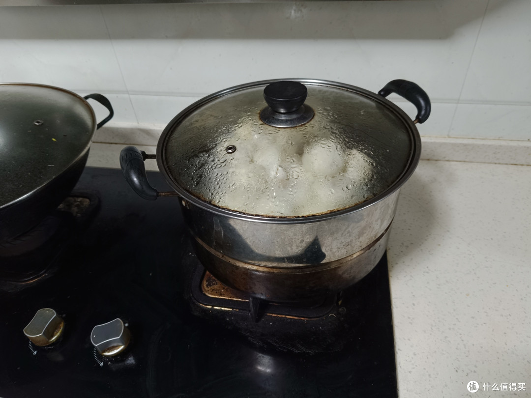 一口咬下,满是传统味道的小笼包——早中晚的实在美味