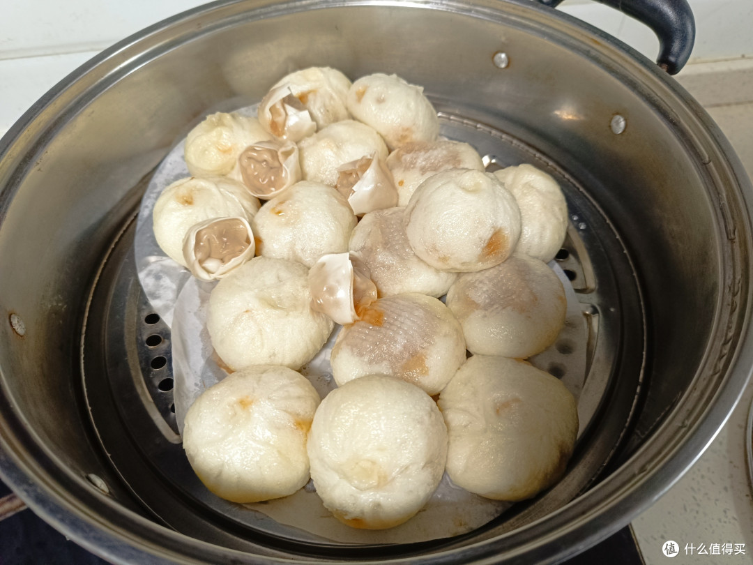 一口咬下,满是传统味道的小笼包——早中晚的实在美味