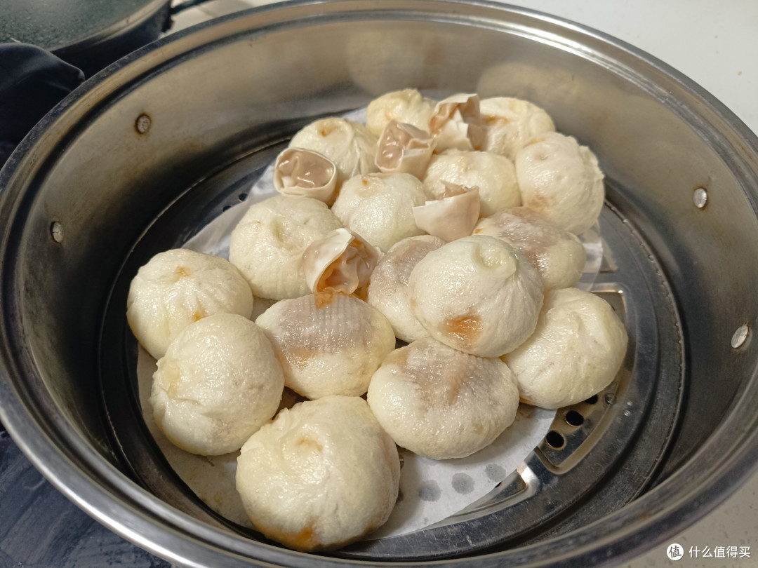 一口咬下,满是传统味道的小笼包——早中晚的实在美味