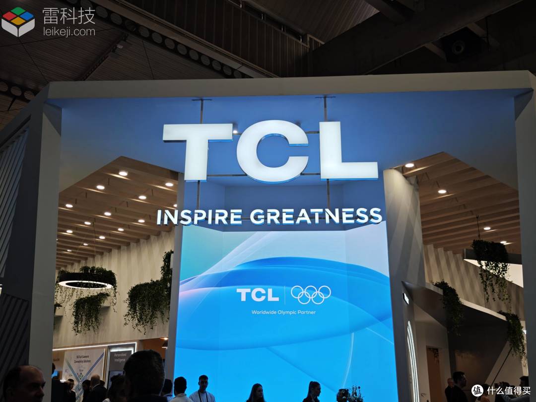 TCL华星在MWC秀肌肉:多款显示天花板新品,这台头显太炸了