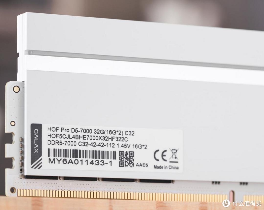 全新影驰RTX 5070 魔刃OC显卡评测：有DLSS 4，敢打4090！