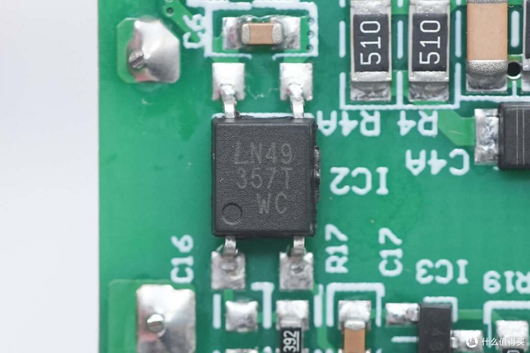 拆解报告:MOMAX摩米士70W 3C2A氮化镓旅行充电器UA8A