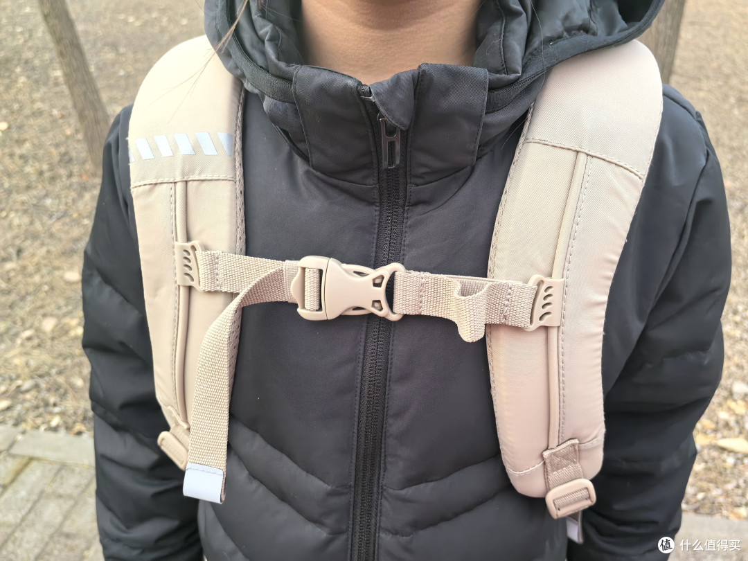 小学高年级书包怎么选？挺拔身姿从小做起