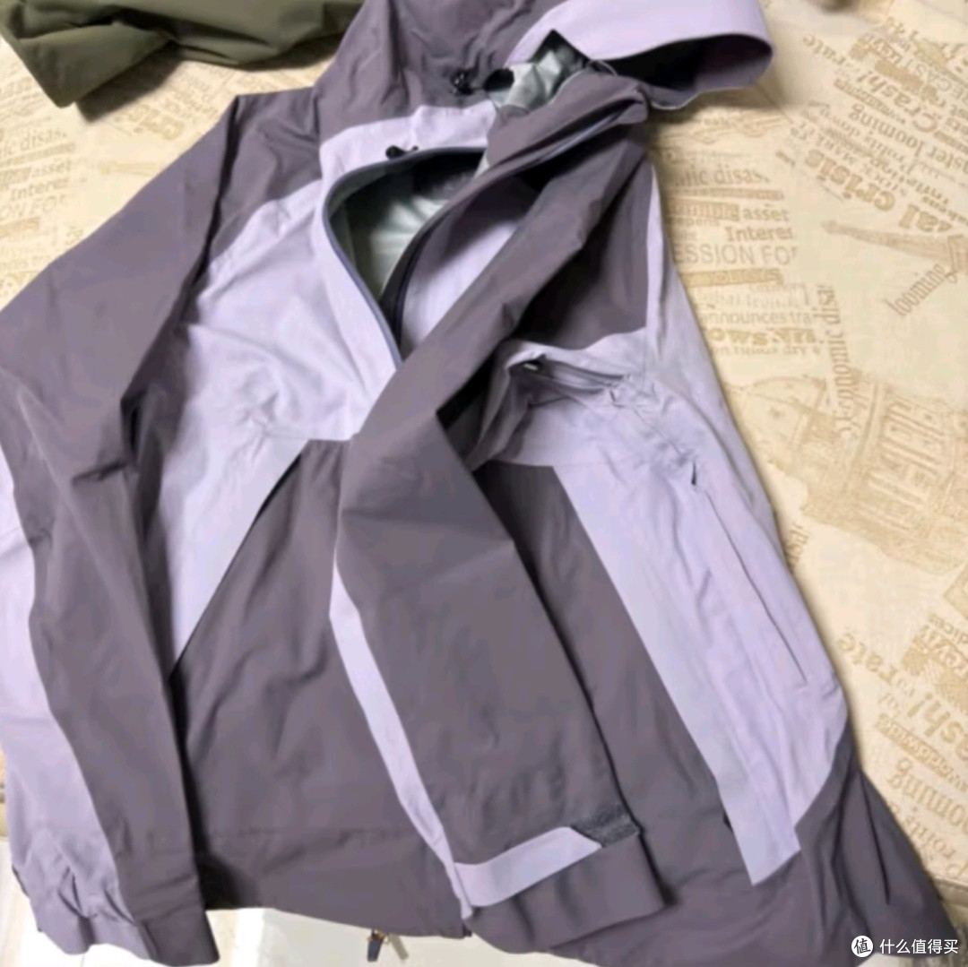 迪卡侬户外冲锋衣防风防水进藏登山服详解