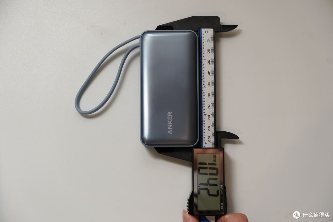 自购评测安克Nano30W自带线充电宝A1259 颜值与硅胶软线好评
