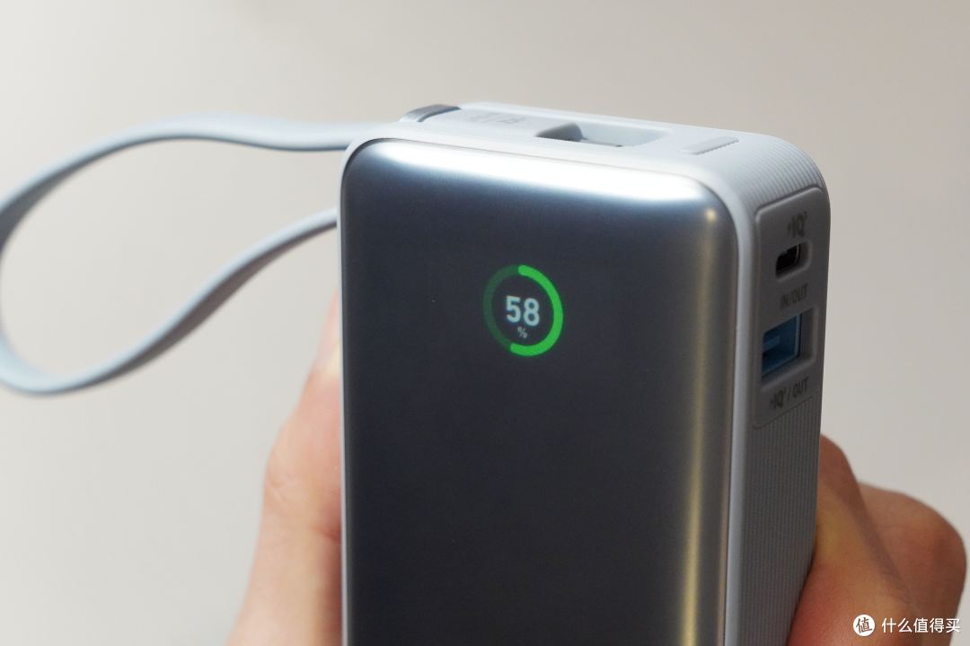 自购评测安克Nano30W自带线充电宝A1259 颜值与硅胶软线好评
