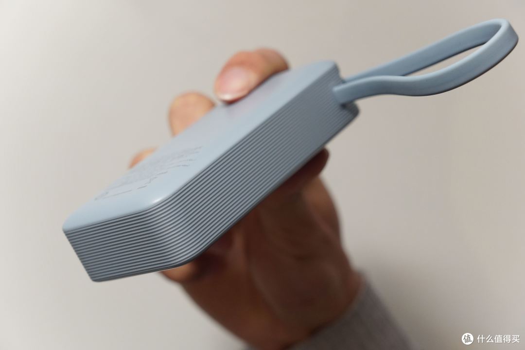 自购评测安克Nano30W自带线充电宝A1259 颜值与硅胶软线好评