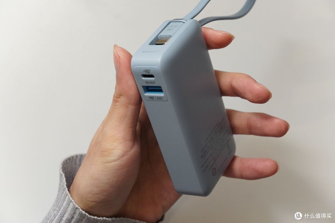自购评测安克Nano30W自带线充电宝A1259 颜值与硅胶软线好评