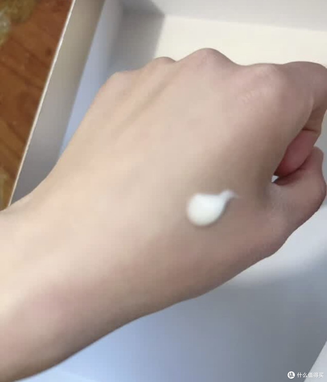 那个女孩没有套欧莱雅复颜水乳抗皱紧致补水保湿护肤品化妆品