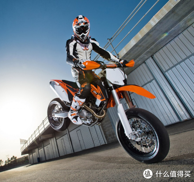 KTM 450 SMR 高性能的超级摩托车