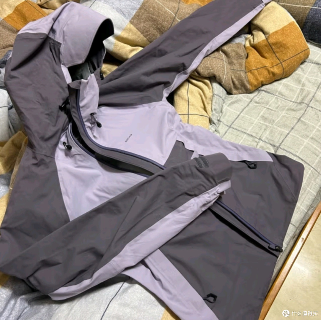 迪卡侬户外冲锋衣：防风防水进藏登山服全面解析