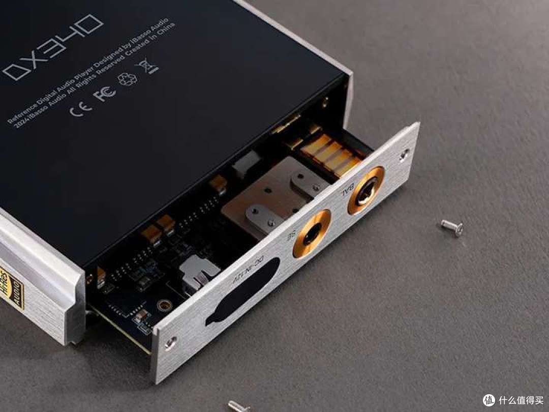 艾巴索（iBasso）DX340可换耳放卡设计，标配AMP15