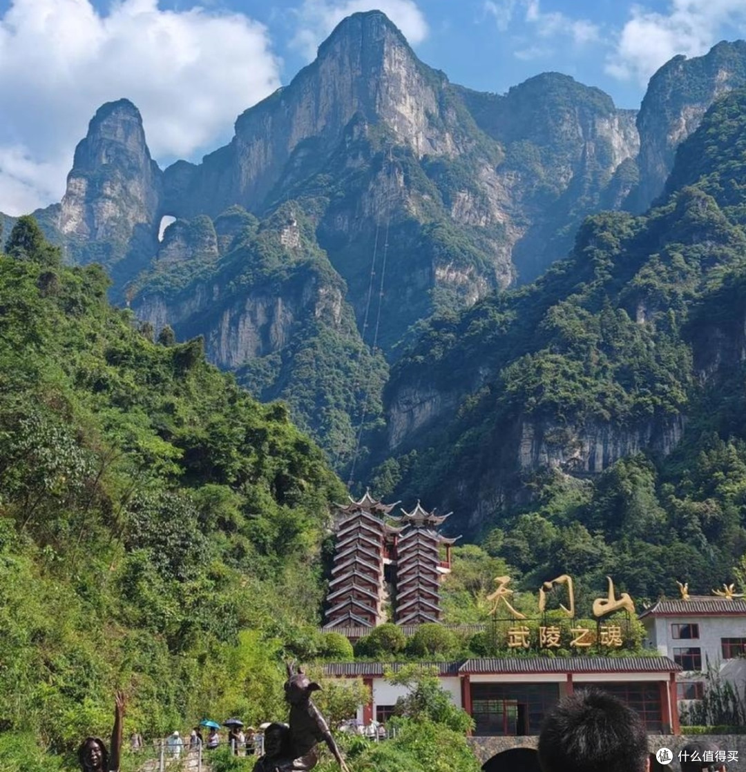 张家界天门山：错峰出游的绝佳目的地🌟