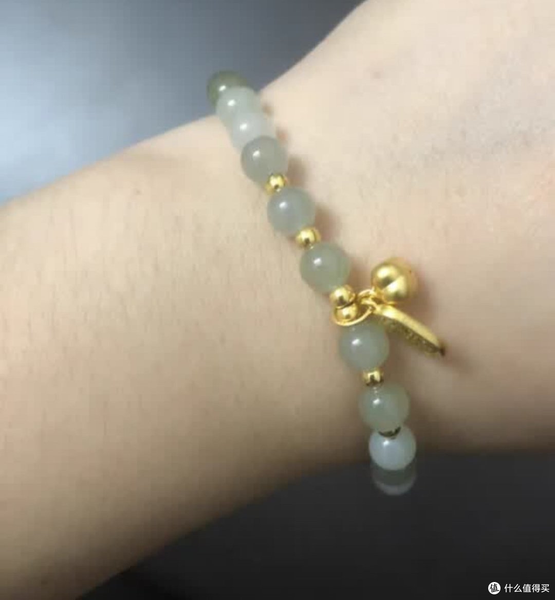 做个手工献给女神节的礼物周六福足金黄金和田玉手串