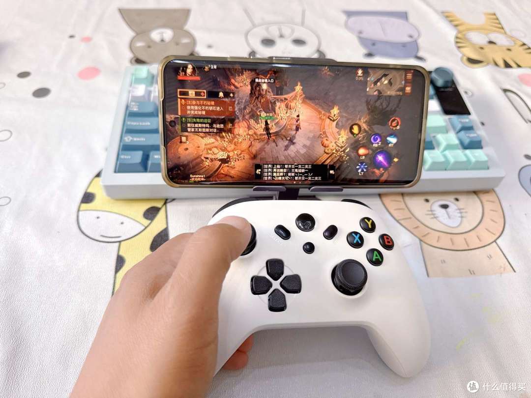 奕狐精灵 V2 游戏手柄: 极致手感、强悍机能，游戏新体验！