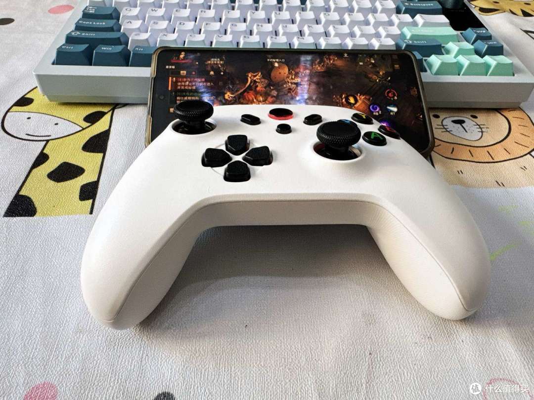 奕狐精灵 V2 游戏手柄: 极致手感、强悍机能，游戏新体验！