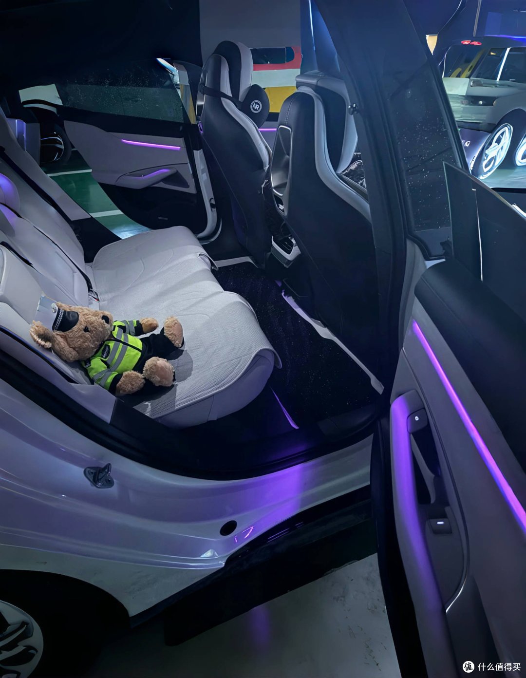 🌙白羊座女司机的SU7日记:当极简主义遇上赛博浪漫】✨🚗