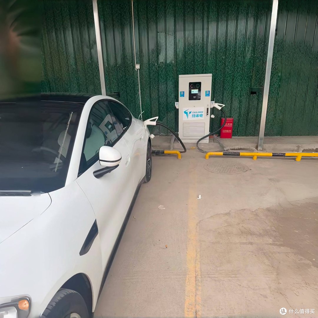 🌙白羊座女司机的SU7日记:当极简主义遇上赛博浪漫】✨🚗