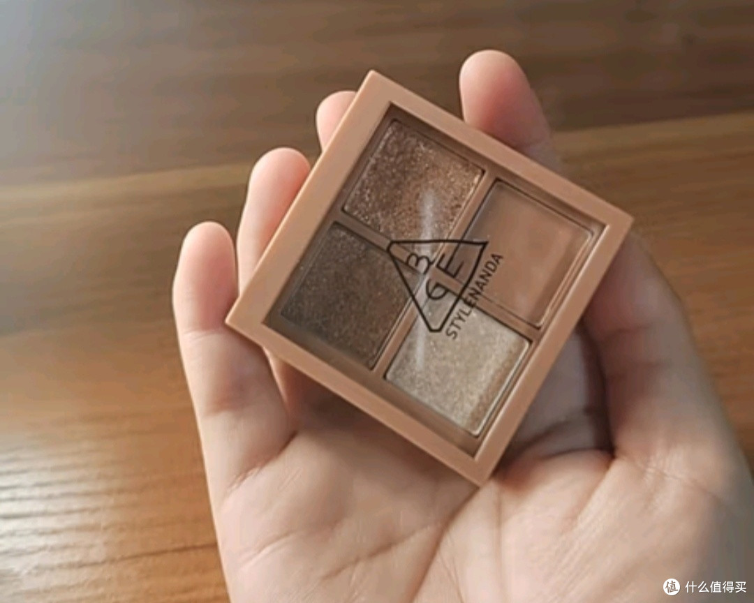 我的时尚秘密武器:3CE四色眼影盘