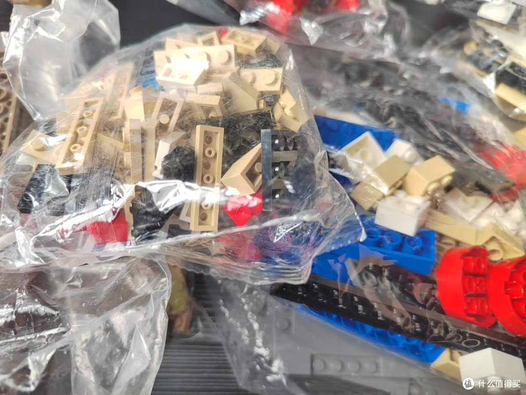 指尖上的巴黎浪漫:乐高埃菲尔铁塔模型积木
