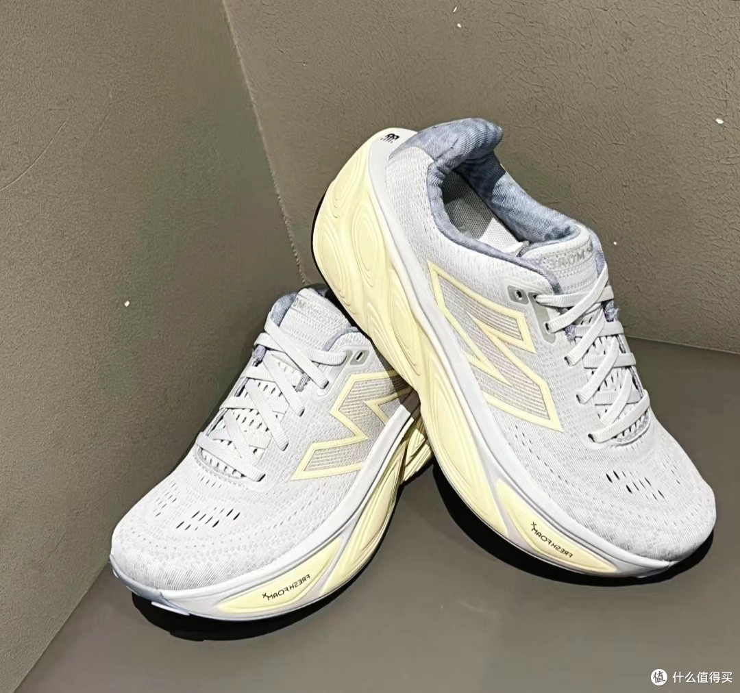 🏃♀ New Balance More V5:女性跑者,舒适之选 🏃♀