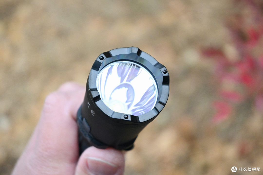 新版升级更强悍,凯瑞兹 XT11GT Pro战术手电体验