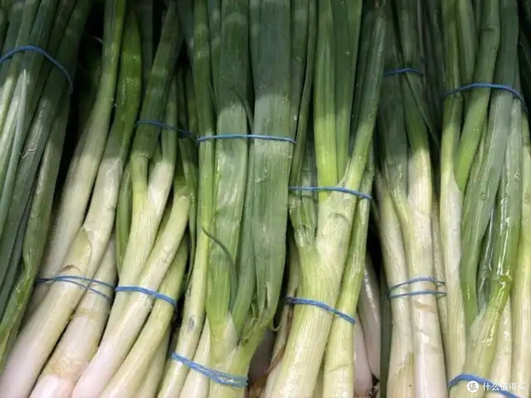 快速美味:大葱炒鸡蛋,下后轻松享用的营养餐