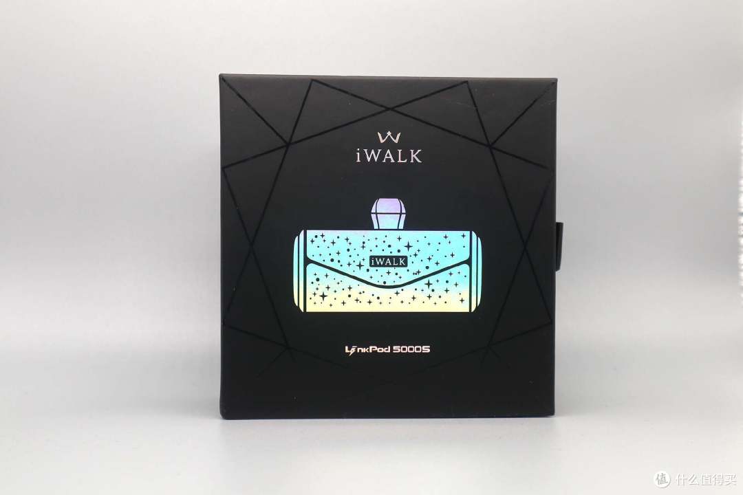 蛇年的“晶彩”由iWALK钻石二代胶囊充电宝开启