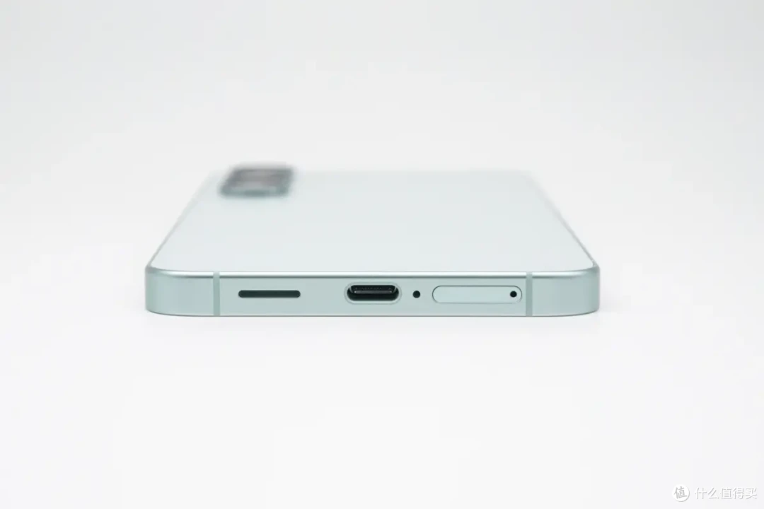 中端机皇?4900mAh+45W 有线快充,三星 S25 +手机充电评测