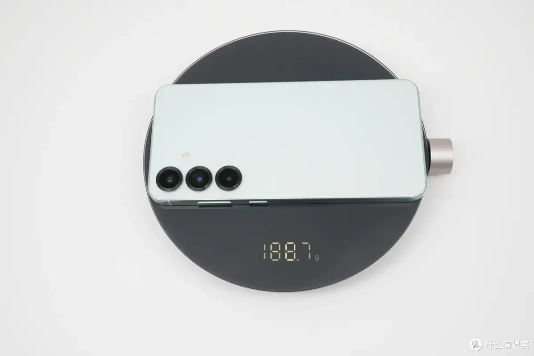 中端机皇?4900mAh+45W 有线快充,三星 S25 +手机充电评测