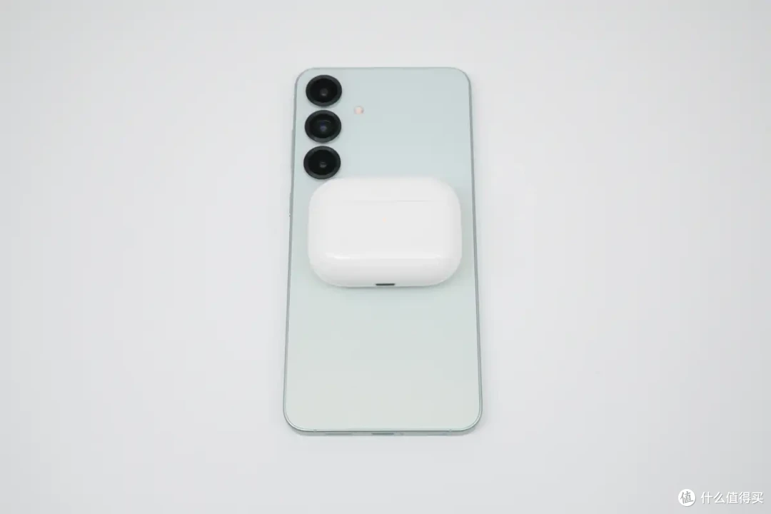 中端机皇?4900mAh+45W 有线快充,三星 S25 +手机充电评测