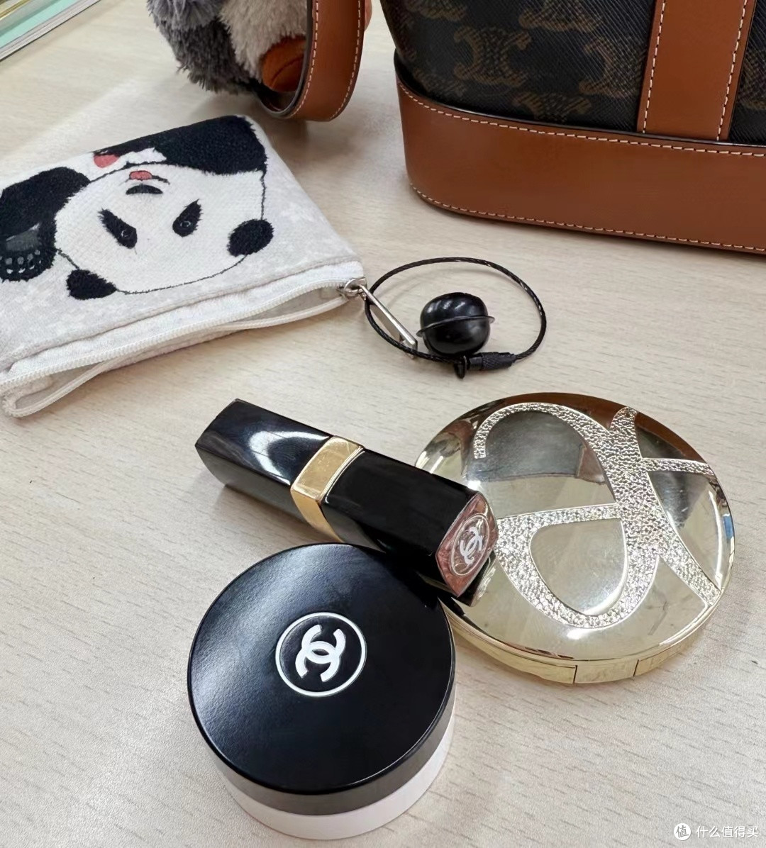 香奈儿 山茶花保湿唇霜：为双唇开启滋润之旅