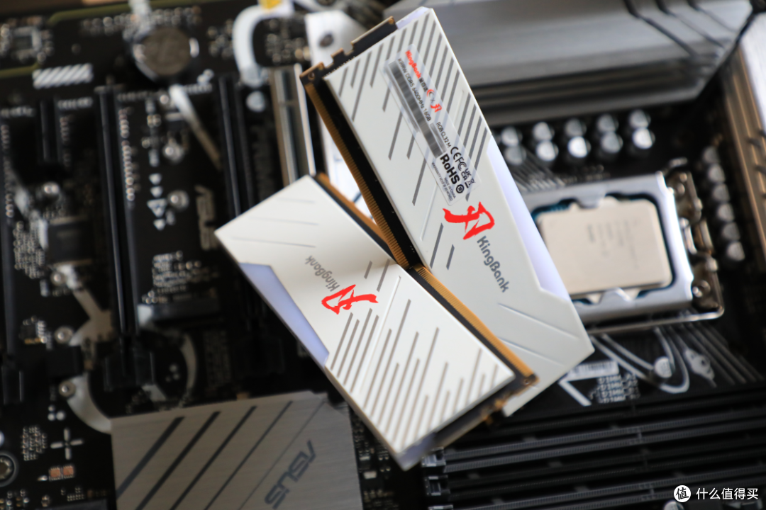 颜值性能双提升:KingBank 白刃 DDR5 6400Hz 灯条深度测评