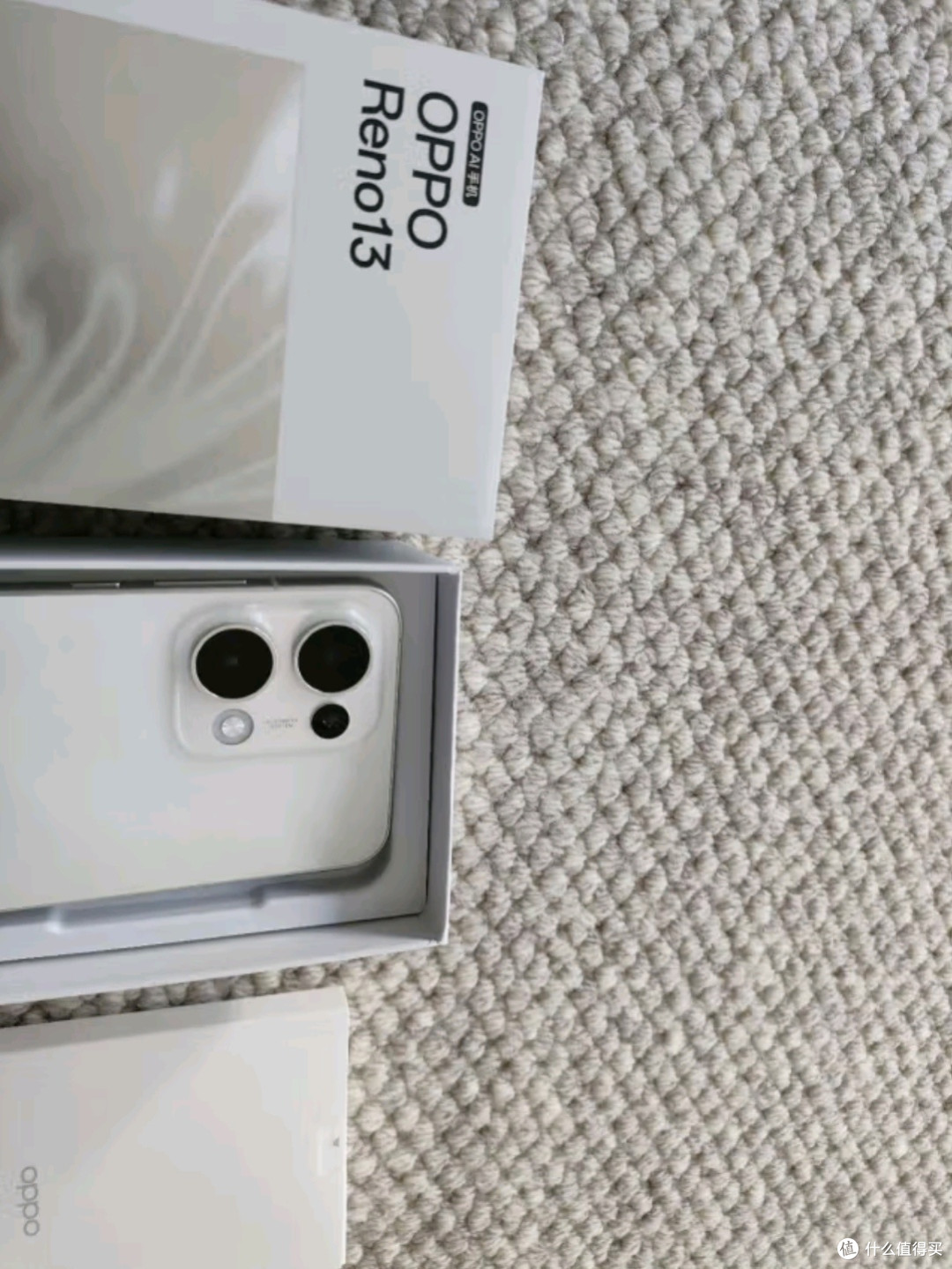 OPPO Reno13:超美小直屏,智能拍照新体验