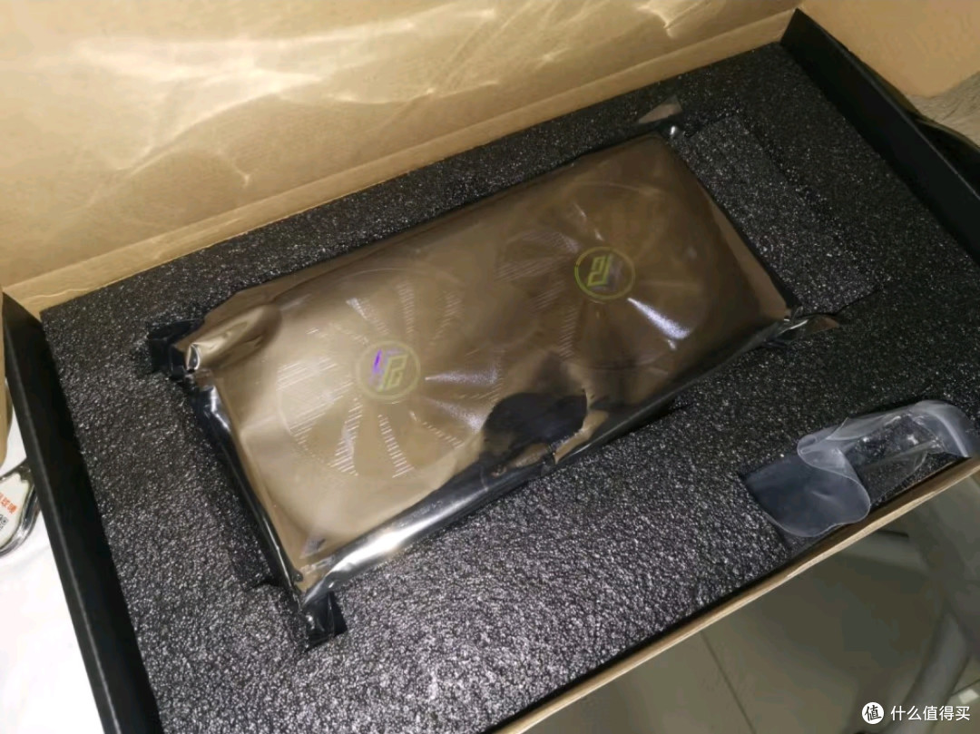 AMD RX6600 8G 麒麟 全覆盖装甲显卡:电竞游戏与直播设计的优选