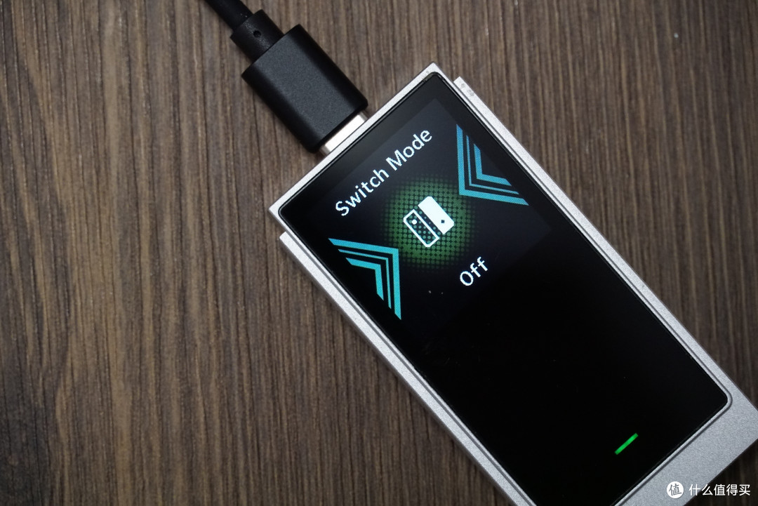 山灵旗舰UA6:手感凉爽的耳放,4枚DAC,200mAh电池,361mW推力