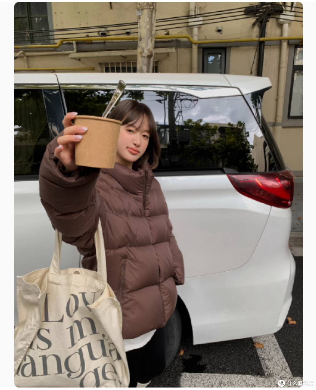 棕色美式短款羽绒服:冬日里的时尚宠儿