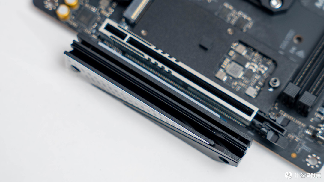 竖装ITX主机:酷冷至尊100 Air华擎 Z890i索泰5080SOLID装机分享