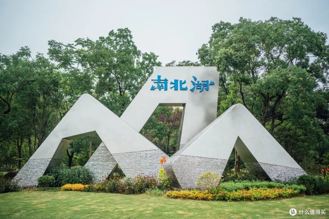 一座靠海的宝藏小城，有绝美的日出，还是「顶流作家」的灵感源泉