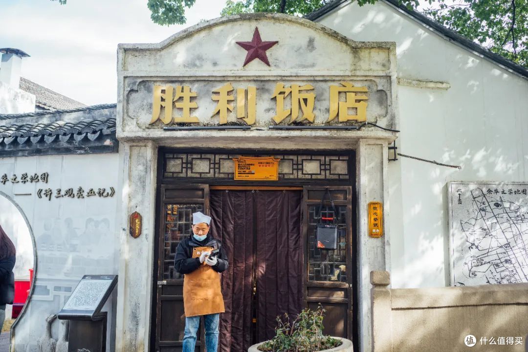 一座靠海的宝藏小城，有绝美的日出，还是「顶流作家」的灵感源泉