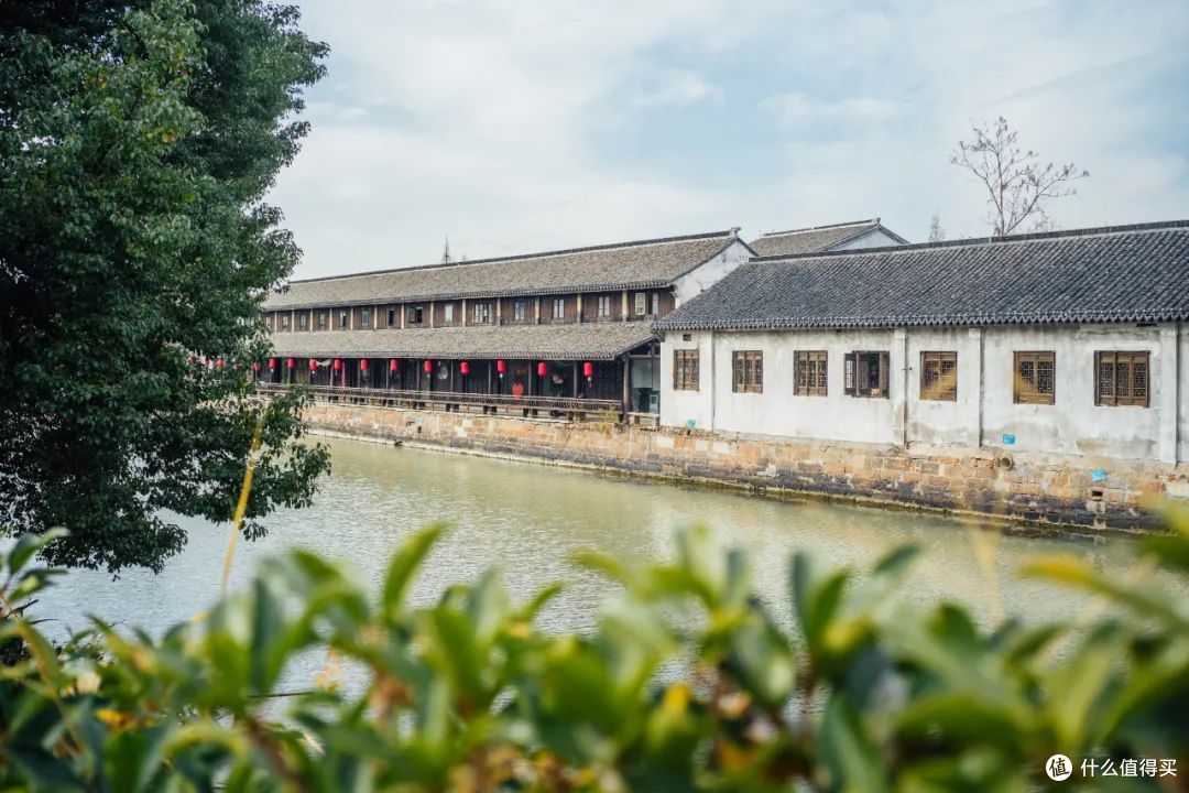 一座靠海的宝藏小城，有绝美的日出，还是「顶流作家」的灵感源泉