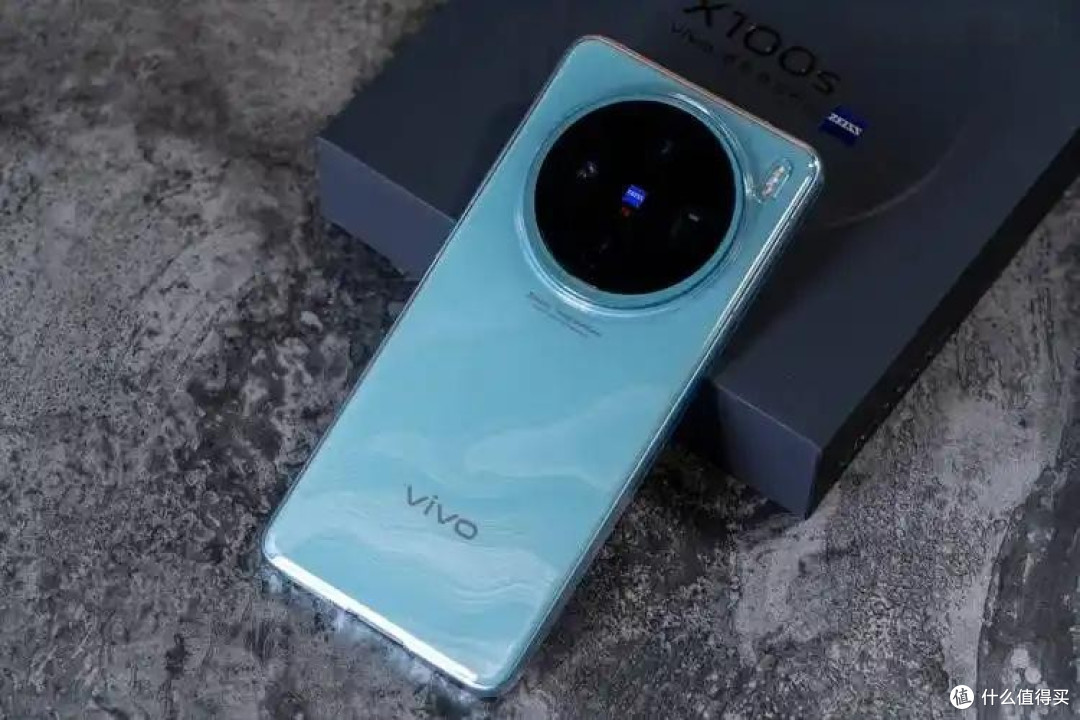 Vivo完全“妥协”了,跑分230万+超级长焦+100W快充,售价亲民!