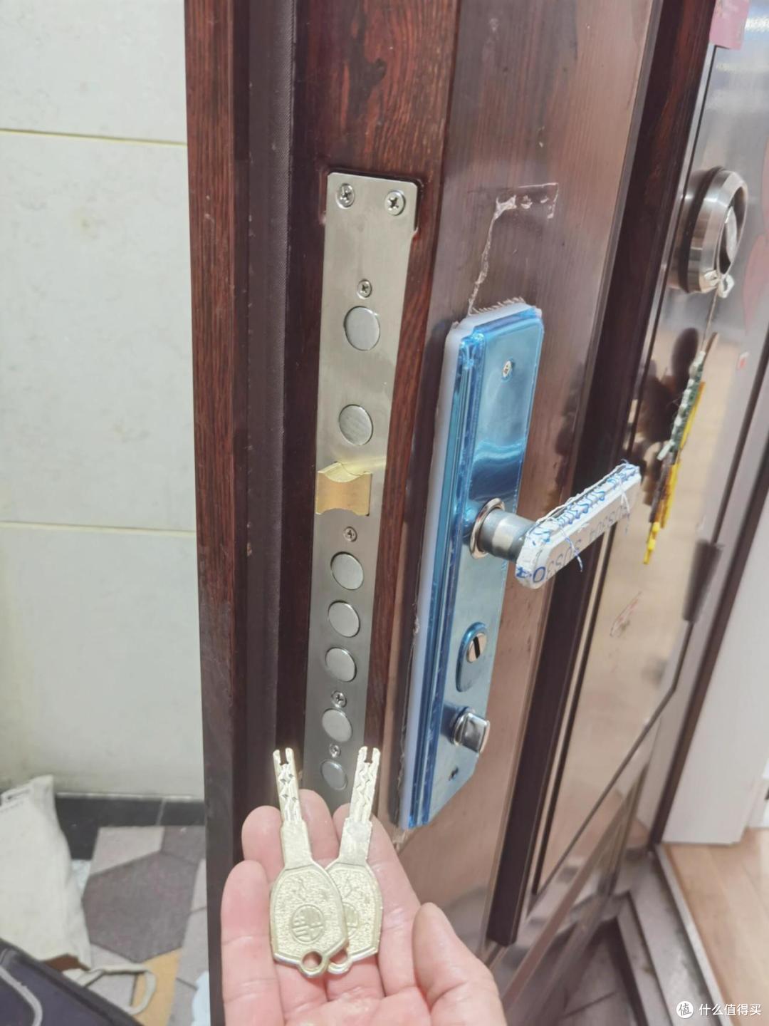 智能锁正逐渐退出中国家庭?听内行人说完,我连夜换回了铁将军!