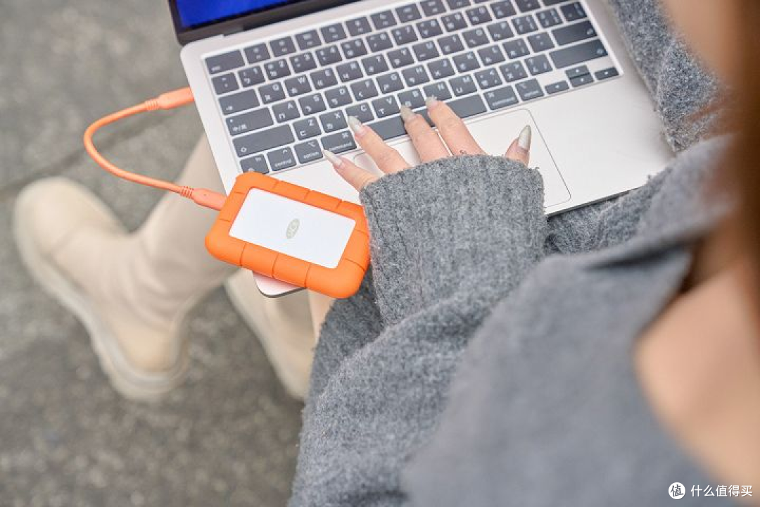 专业移动硬盘丨雷孜（LaCie ）Rugged Mini评测：高速、大容量！