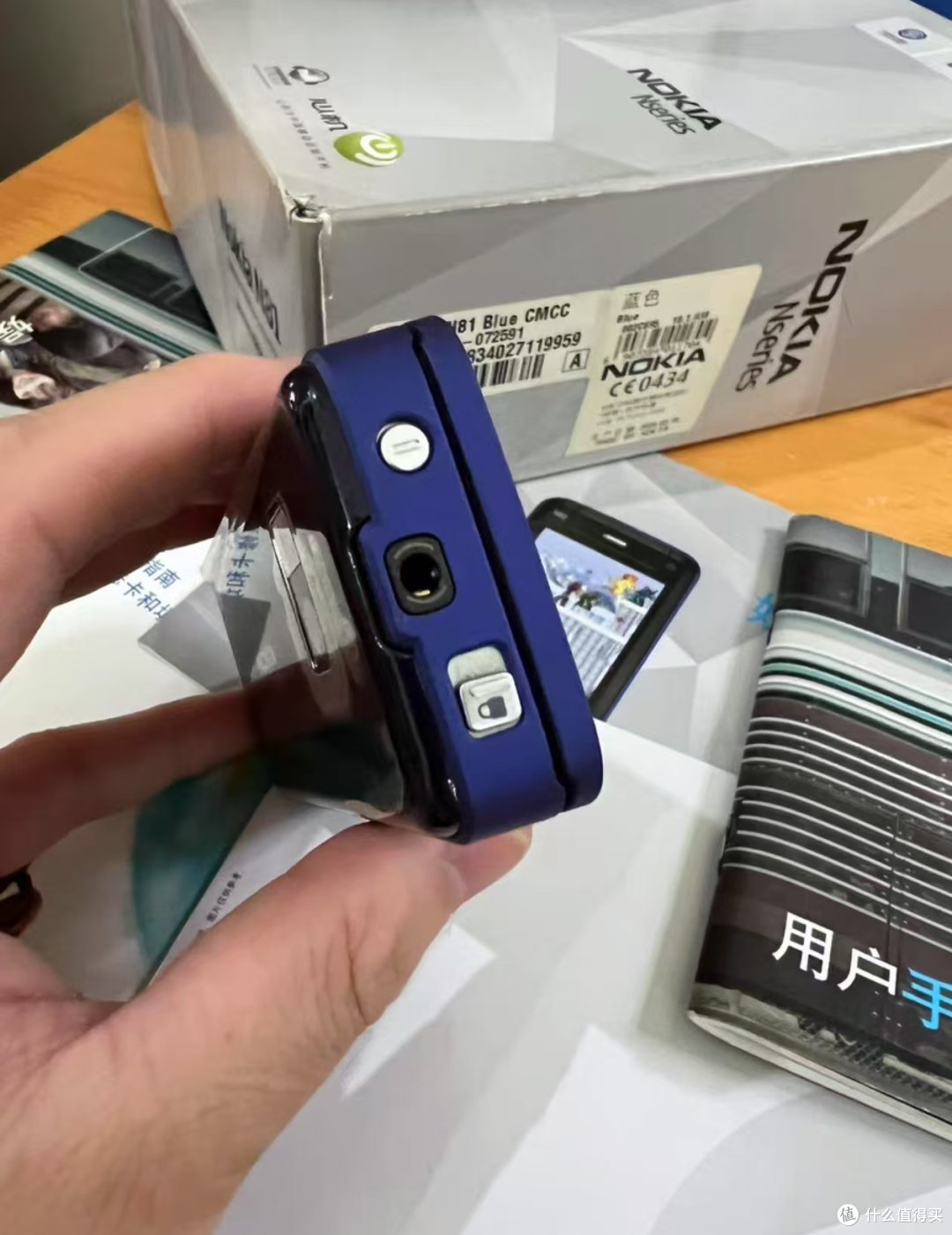 十几年前的滑盖音乐游戏手机,当年卖4200元,如今41元能买